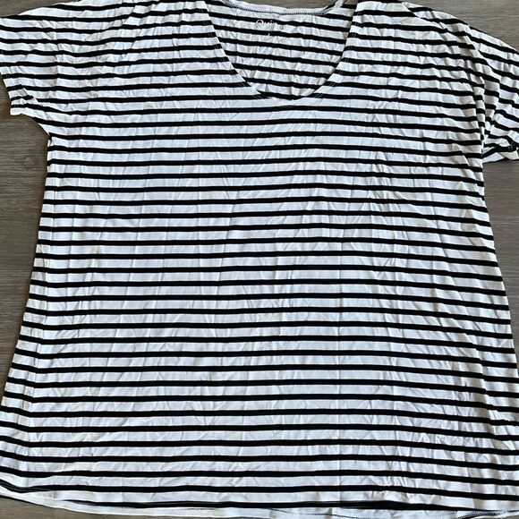 Quince Striped Women's Tops 2 pack Black/White size L NWT in packaging - Picture 13 of 16